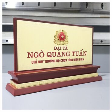 Biển chức danh để bàn